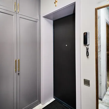So Luxury In The Heart Of Near Circus Apartment *